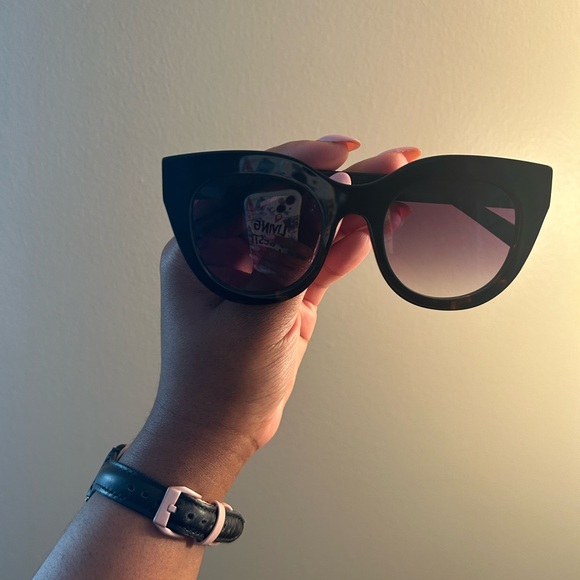 Le Specs Airy Canary in black and tortoise - Picture 3 of 6